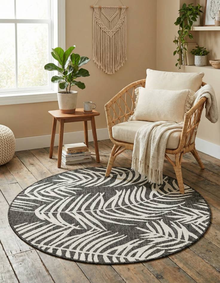 Detail image of 4' x 4'  Washable Botanical Indoor / Outdoor Round Rug