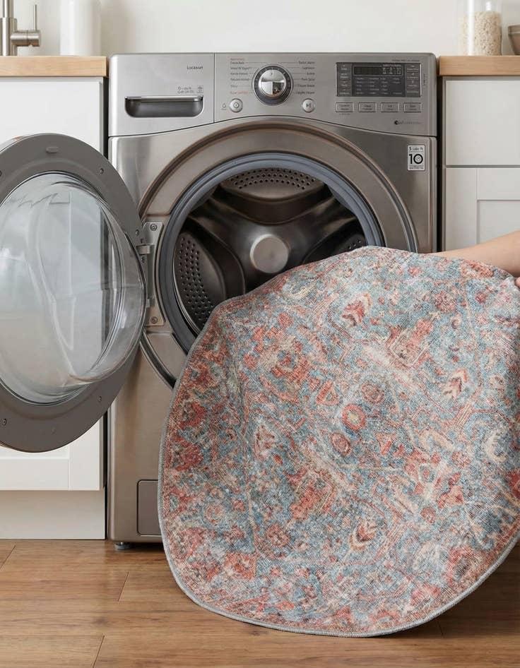 Detail image of 4' x 4'  Washable Nostalgia Round Rug