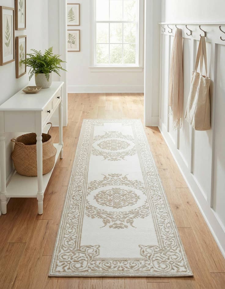 Detail image of 2' 6 x 10' Hermitage Runner Rug