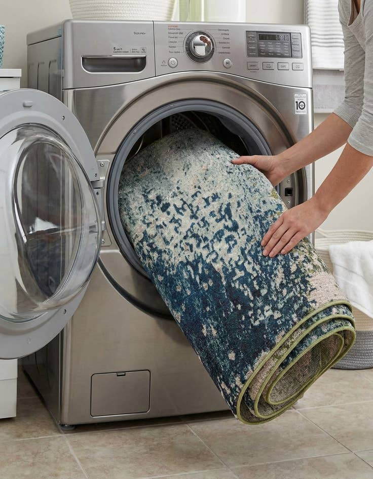 Detail image of 8' x 10'  Washable Casablanca Oval Rug