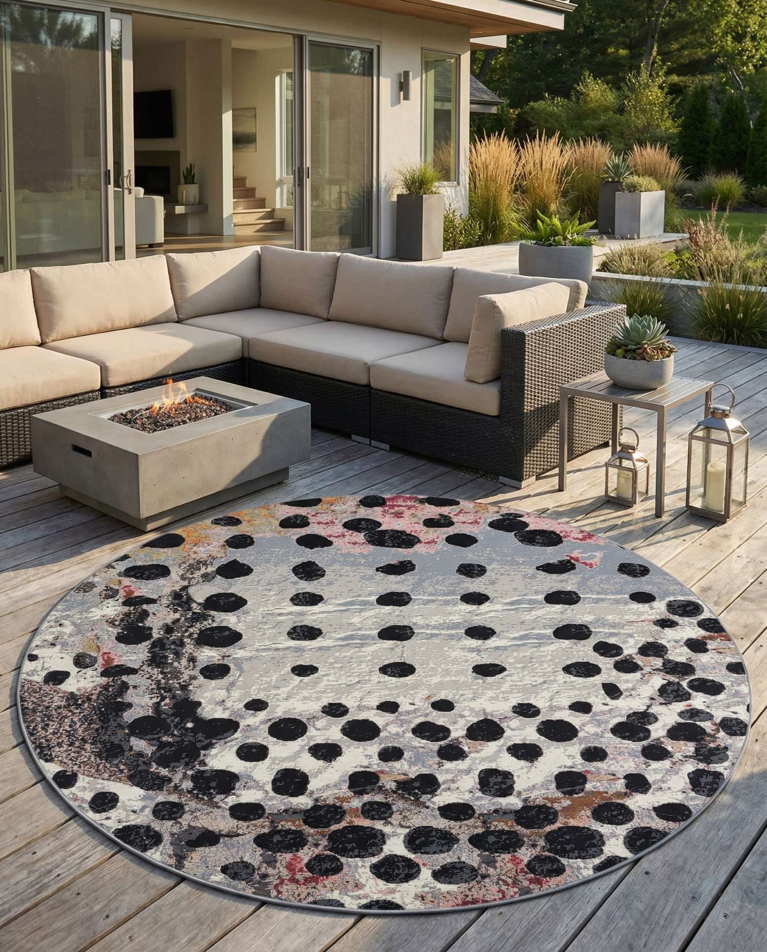 10' x 10' Easy-Clean Modern Indoor / Outdoor Round Rug