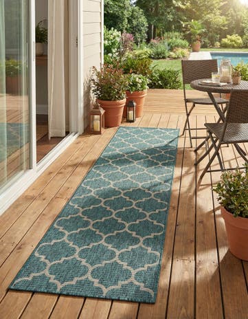 2' 7 x 12' Easy-Clean Lattice Indoor / Outdoor Runner Rug