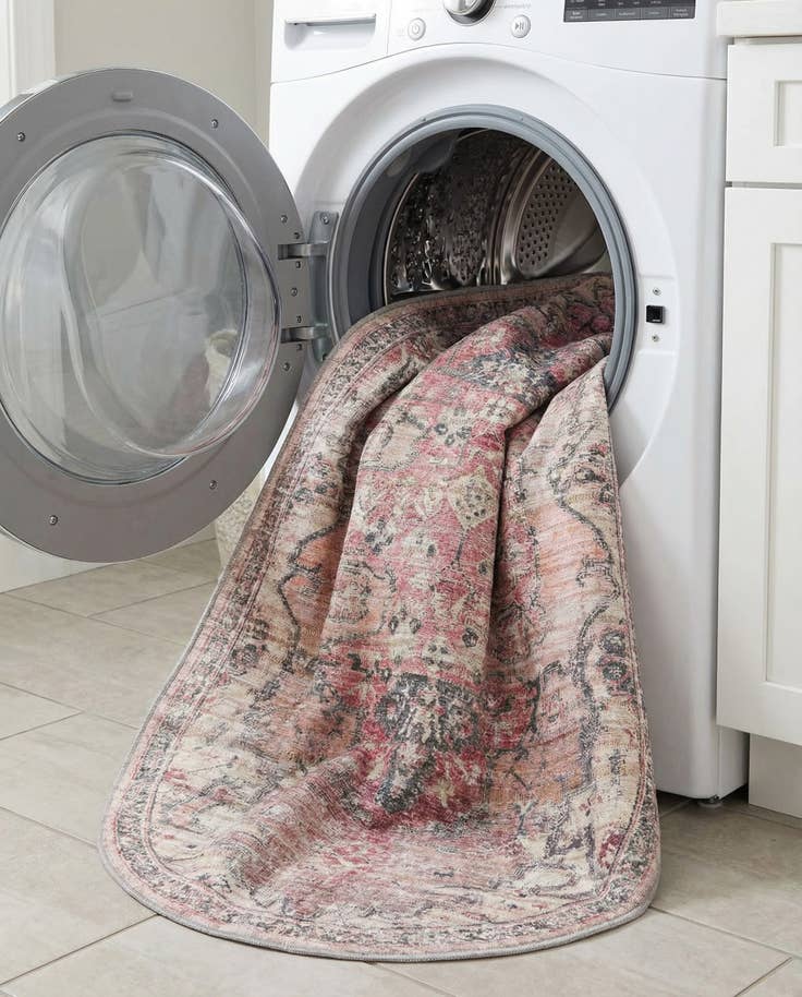 Detail image of 5' 3 x 8' Washable Nostalgia Oval Rug