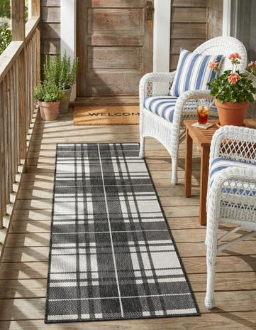 2' x 6' Easy-Clean Checkered Indoor / Outdoor Runner Rug