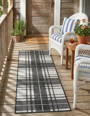 2' x 6' Easy-Clean Checkered Indoor / Outdoor Runner Rug