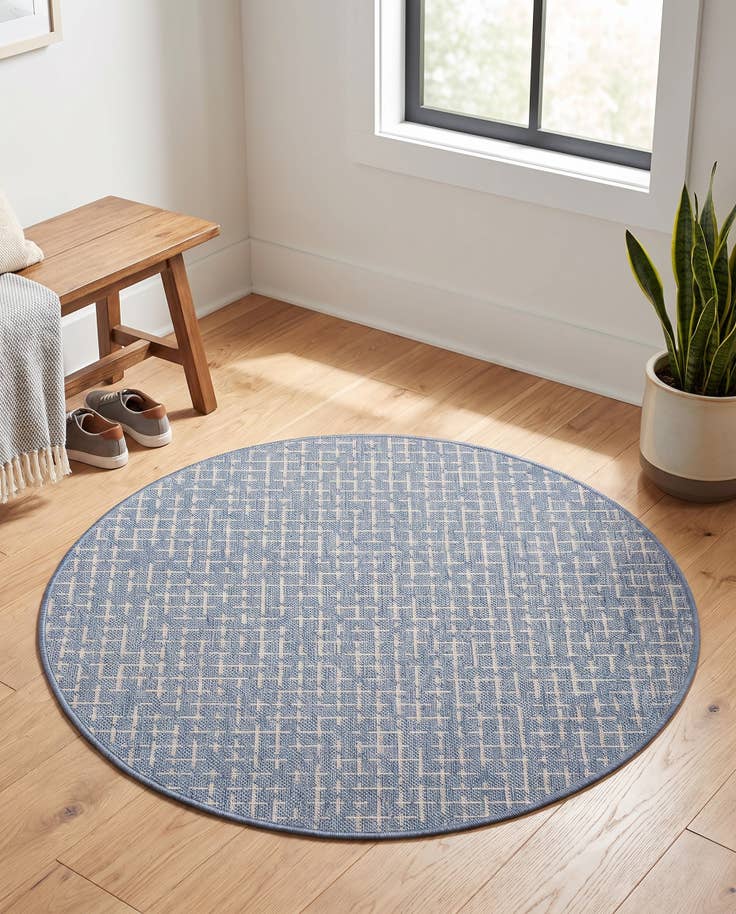 Detail image of 3' x 3' Easy-Clean Checkered Indoor / Outdoor Round Rug