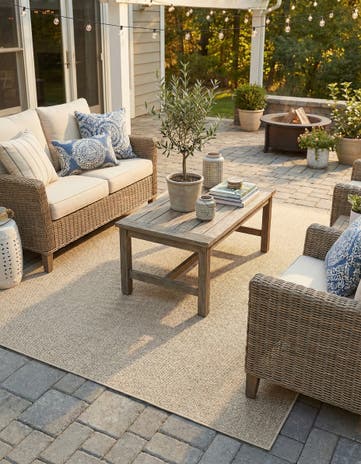 6' x 9' Easy-Clean Solid Indoor / Outdoor Rug