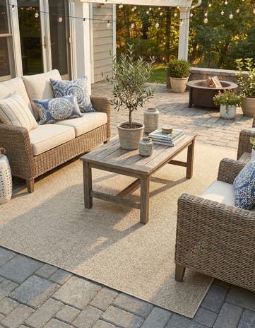6' x 9' Easy-Clean Solid Indoor / Outdoor Rug