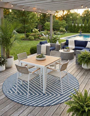 7' 10 x 7' 10 Easy-Clean Modern Indoor / Outdoor Round Rug