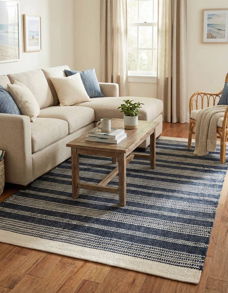 Detail image of  5' 1 x 8'  Hand Woven Lariat Rug