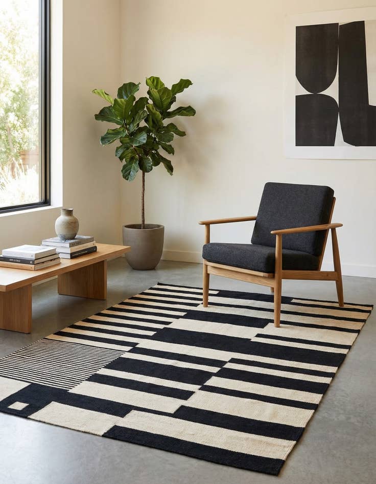 Detail image of 4' 7 x 6' 5  Hand Woven Kilim Modern Wool Rug