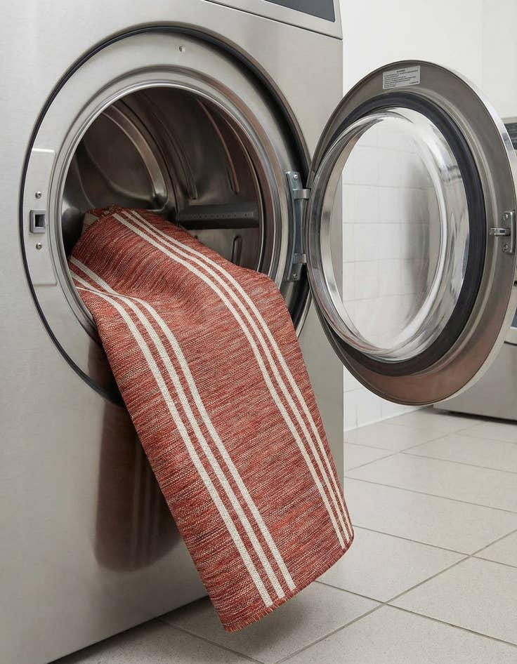 Detail image of 5' 3 x 8'  Washable Jill Zarin Anguilla Indoor / Outdoor Oval Rug