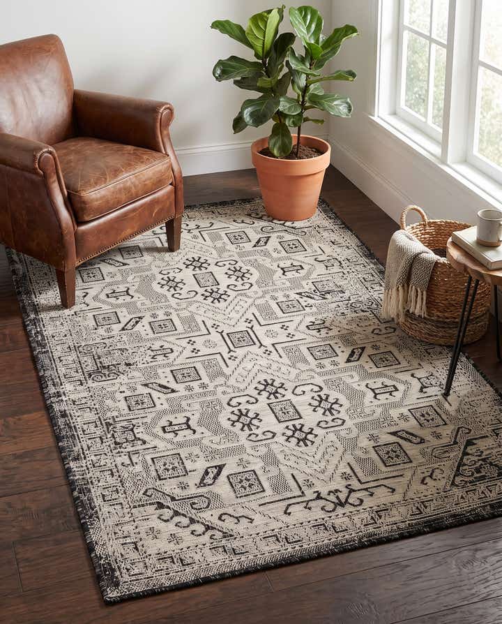 4' x 6' Easy-Clean Aztec Indoor / Outdoor Rug