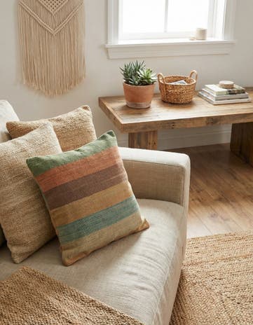 1' 8 x 1' 8 Hand Woven Pillow Wool Round Rug