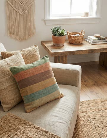 1' 8 x 1' 8 Hand Woven Pillow Wool Round Rug