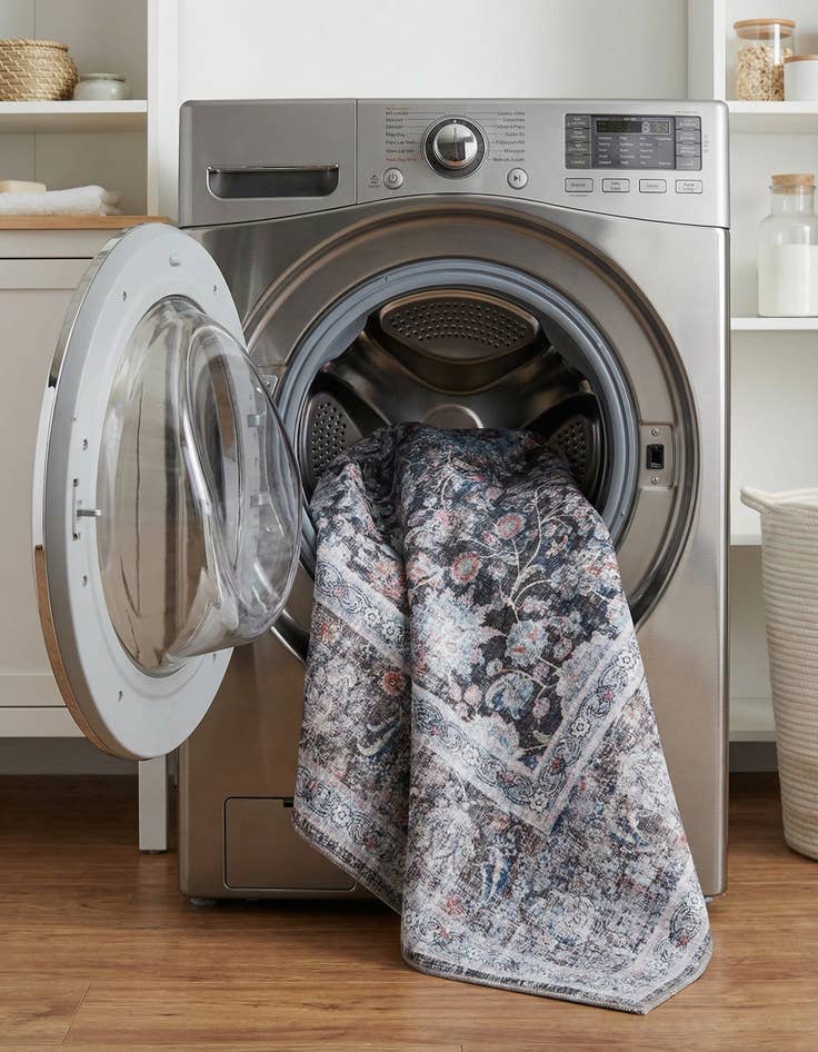 Detail image of  7' 10 x 7' 10 Yara Square Rug