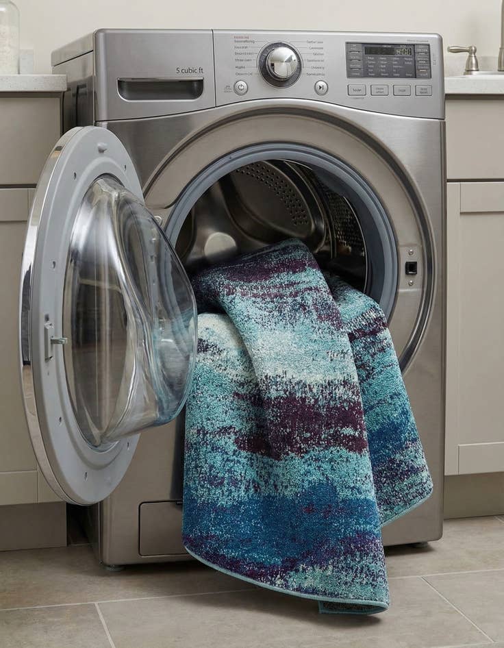 Detail image of 8' x 8'  Washable Barcelona Round Rug