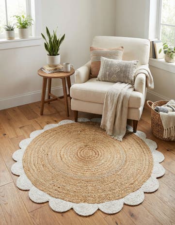 Natural and Ivory Handmade Scallop Braided Jute Round Rug