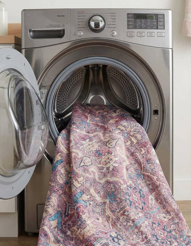 Detail image of 5' 3 x 5' 3  Washable Nostalgia Octagon Rug