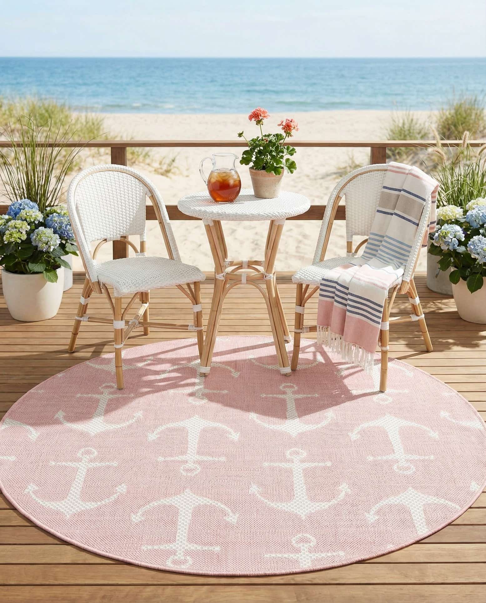 4' x 4' Easy-Clean Coastal Indoor / Outdoor Round Rug