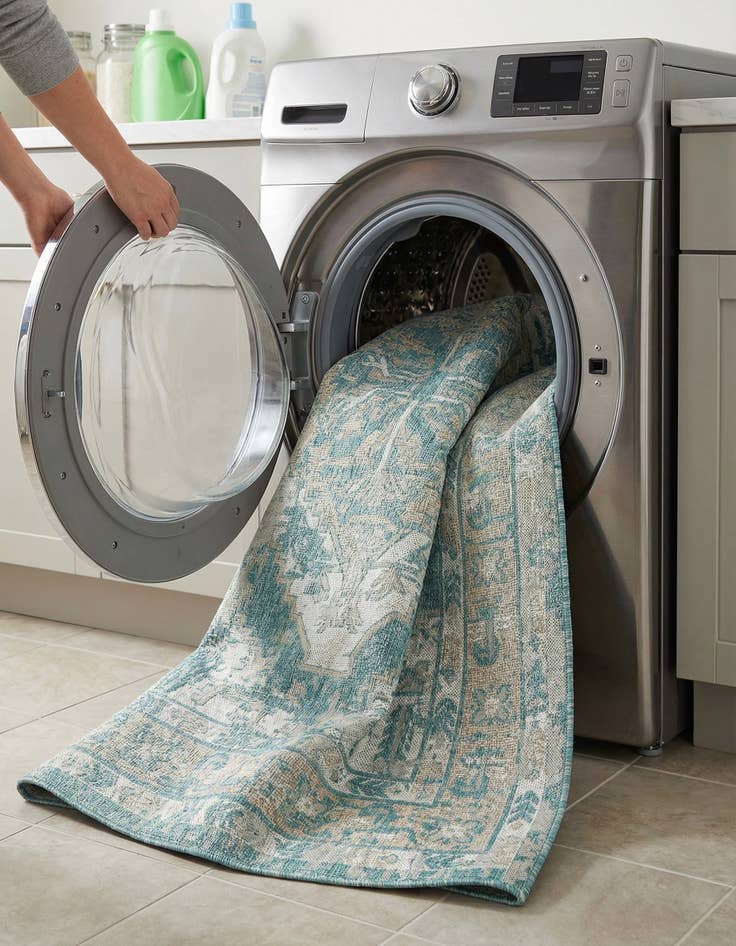 Detail image of  6' x 9'  Washable Traditional Indoor / Outdoor Rug