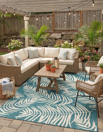 7' 10 x 11' Easy-Clean Botanical Indoor / Outdoor Rug
