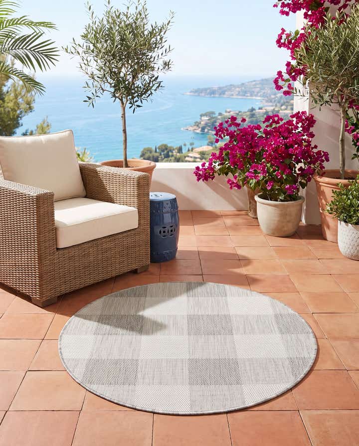 3' x 3' Easy-Clean Checkered Indoor / Outdoor Round Rug