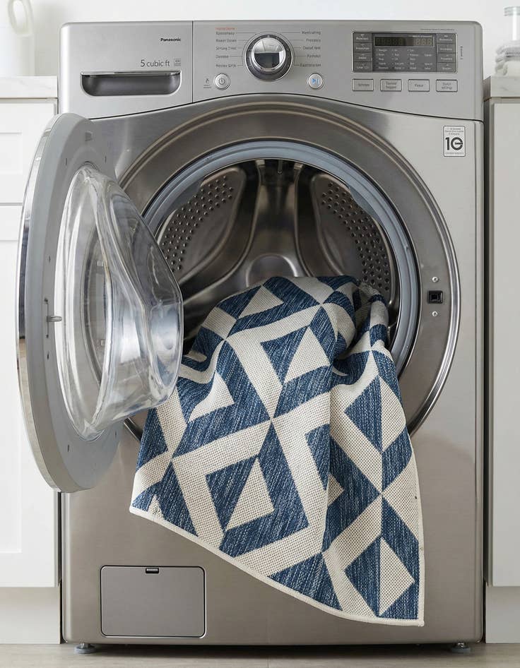 Detail image of 4' x 6'  Washable Jill Zarin Napa Indoor / Outdoor Rug