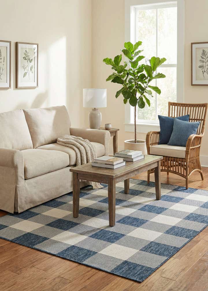 5' 3 x 8' Easy-Clean Checkered Indoor / Outdoor Rug