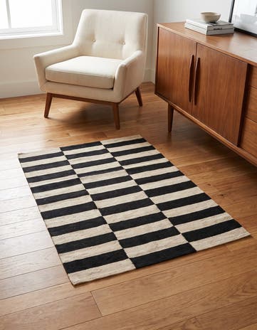 2' 7 x 3' 10 Hand Woven Kilim Modern Wool Rug