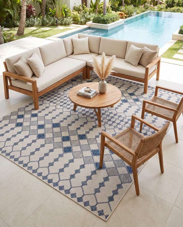 9' x 12' Easy-Clean Lattice Indoor / Outdoor Rug