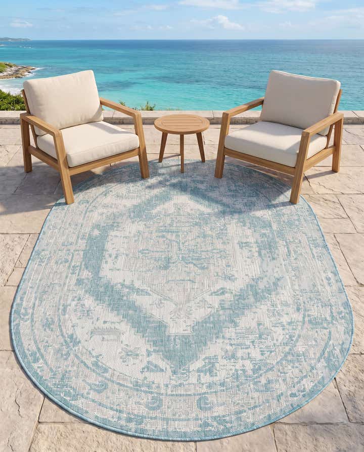 5' 3 x 8' Easy-Clean Traditional Indoor / Outdoor Oval Rug