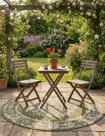 Green Easy-Clean Traditional Indoor / Outdoor Round Rug