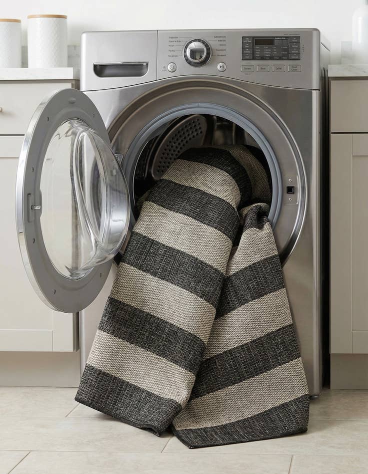 Detail image of  5' x 7'  Washable Ribbon Indoor / Outdoor Rug