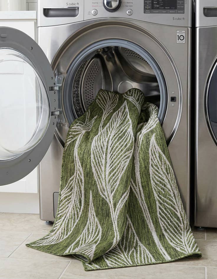 Detail image of  4' x 6'  Washable Botanical Indoor / Outdoor Rug