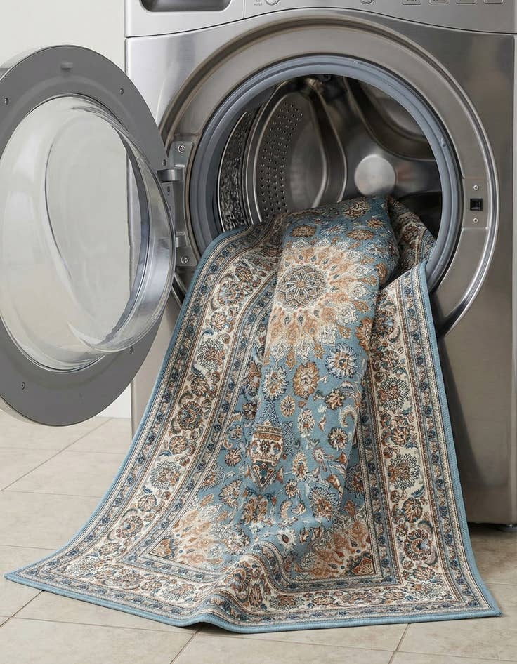 Detail image of  6' 1 x 9'  Washable Traditional Indoor / Outdoor Rug