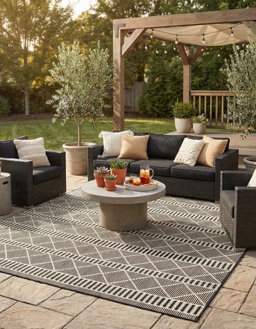 10' x 12' Easy-Clean Lattice Indoor / Outdoor Rug