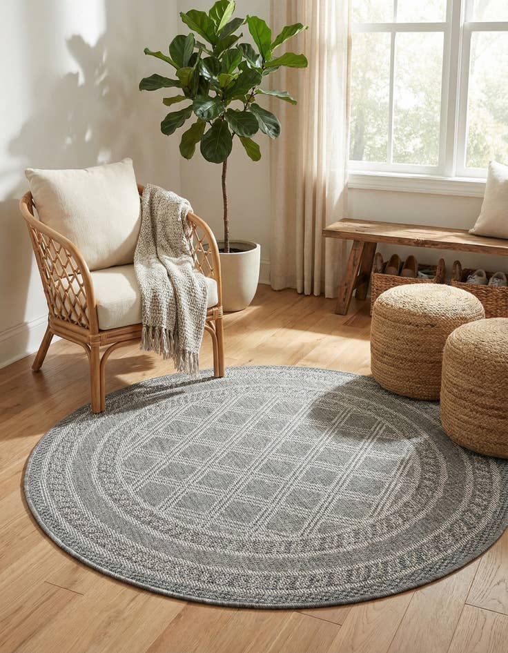 Detail image of  3' 3 x 3' 3  Washable Lattice Indoor / Outdoor Round Rug