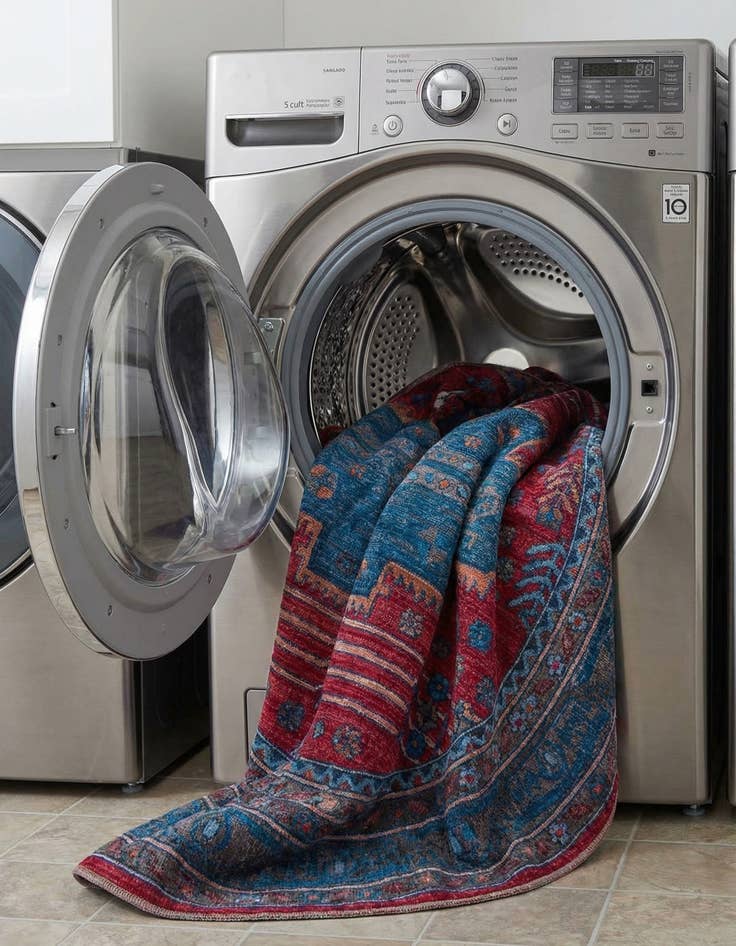 Detail image of 7' 3 x 7' 3  Washable Mangata Round Rug