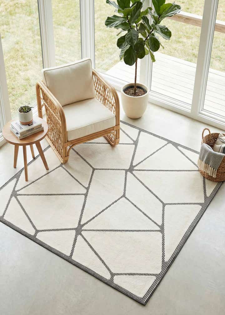 7' 10 x 7' 10 Prismatic Square Rug