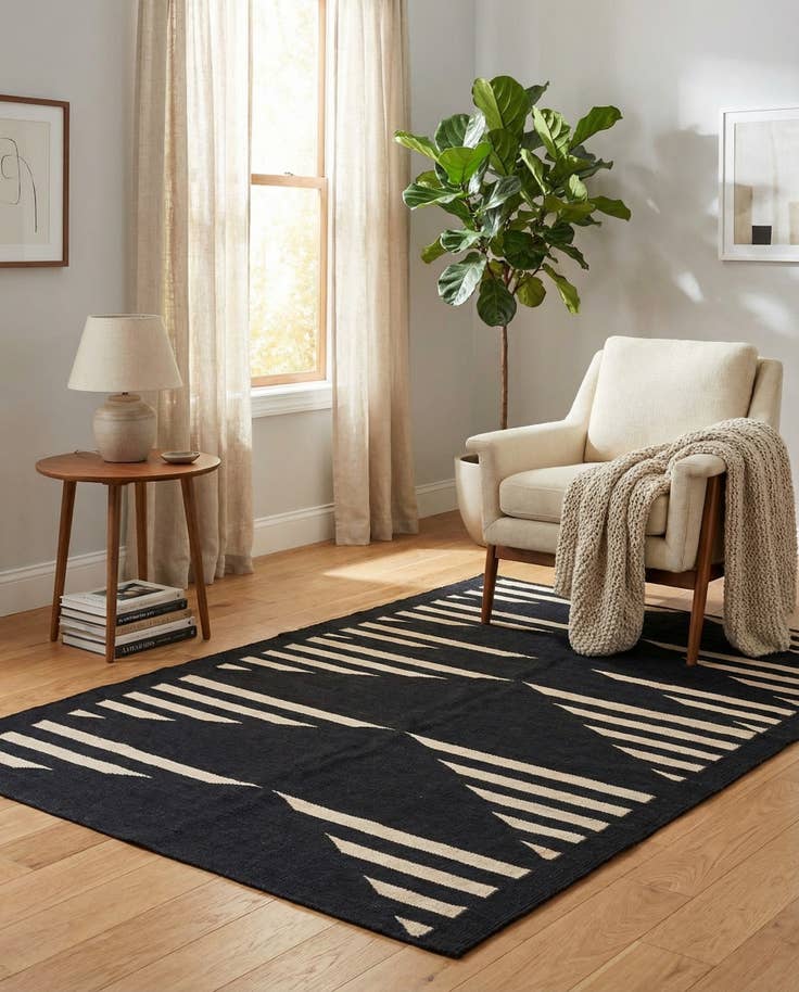 Detail image of 4' 1 x 5' 7 Hand Woven Kilim Modern Wool Rug