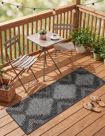 2' x 6' Easy-Clean Modern Indoor / Outdoor Runner Rug