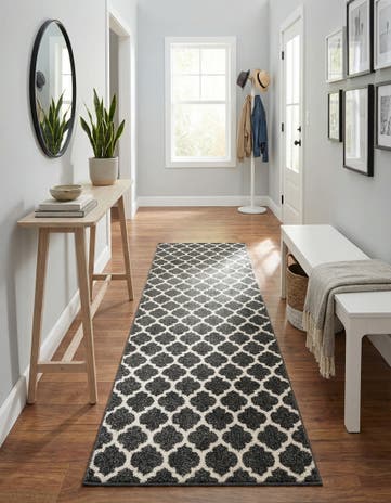 2' 7 x 8' Lattice Runner Rug