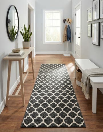2' 7 x 8' Lattice Runner Rug