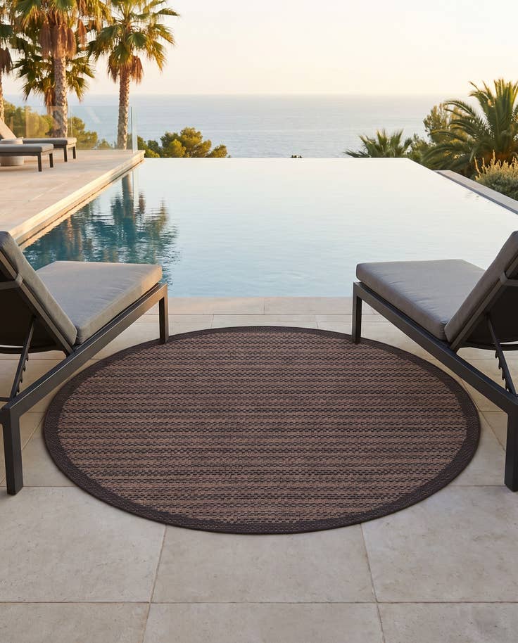 Detail image of 6' x 6' Easy-Clean Border Indoor / Outdoor Round Rug