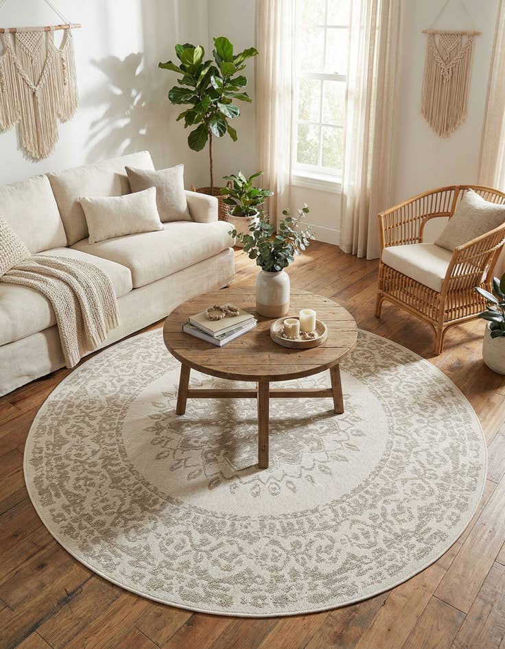 Detail image of 6' x 6' Easy-Clean Traditional Indoor / Outdoor Round Rug