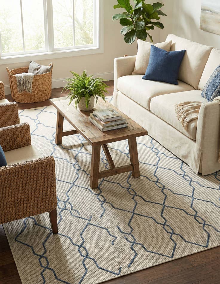 Detail image of 6' x 9' Easy-Clean Trellis Indoor / Outdoor Rug