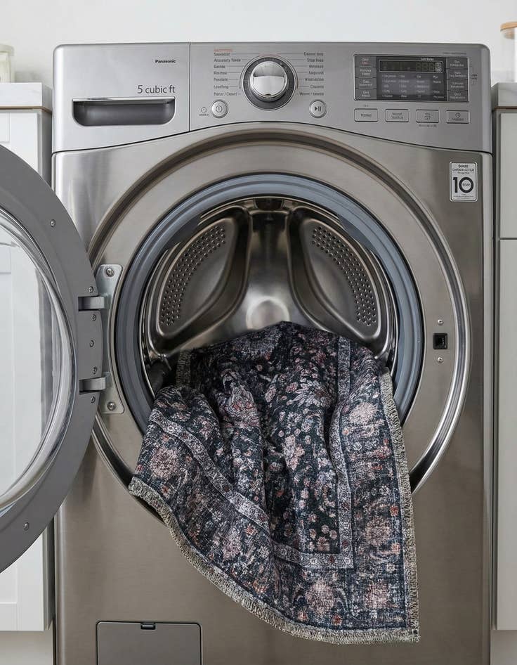 Detail image of 2' x 3' Yara Rug