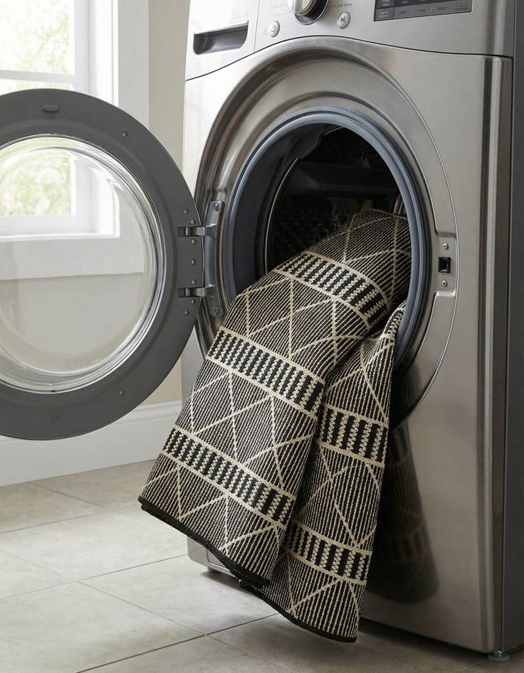 Detail image of  7' 10 x 10'  Washable Lattice Indoor / Outdoor Rug