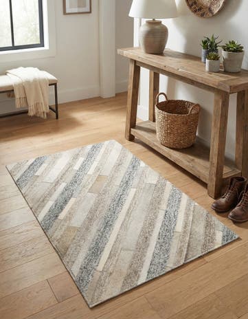 2' 1 x 3' 1 Cowhide Rug